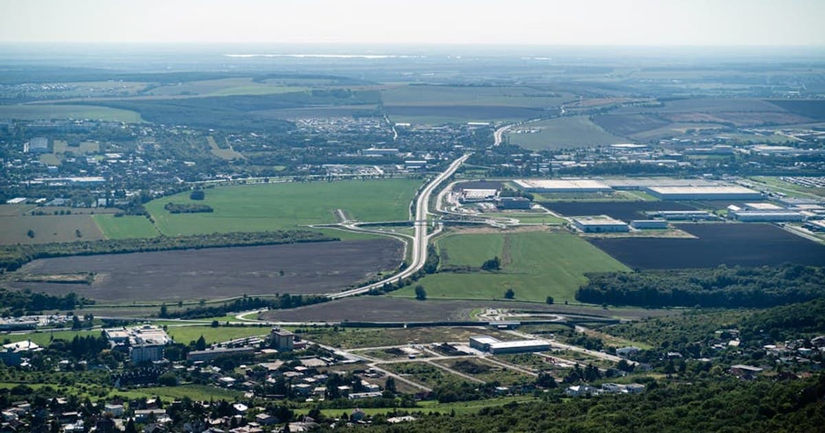 Delta-8 THC vs. Delta-9 THC: Legal Status, Effects, and Safety